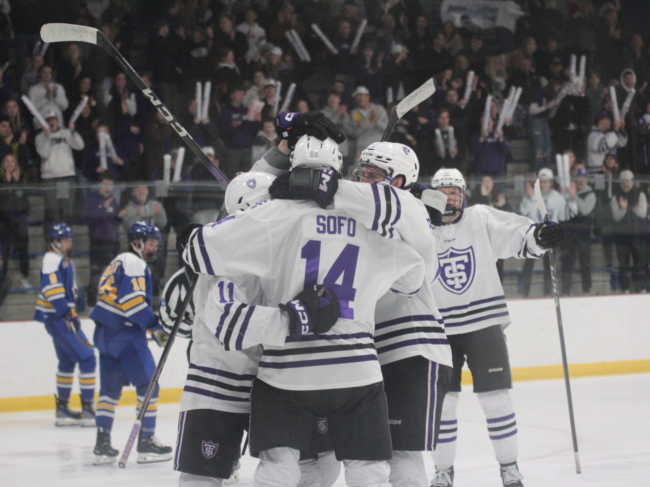 Tommie men’s hockey earns first in preseason poll