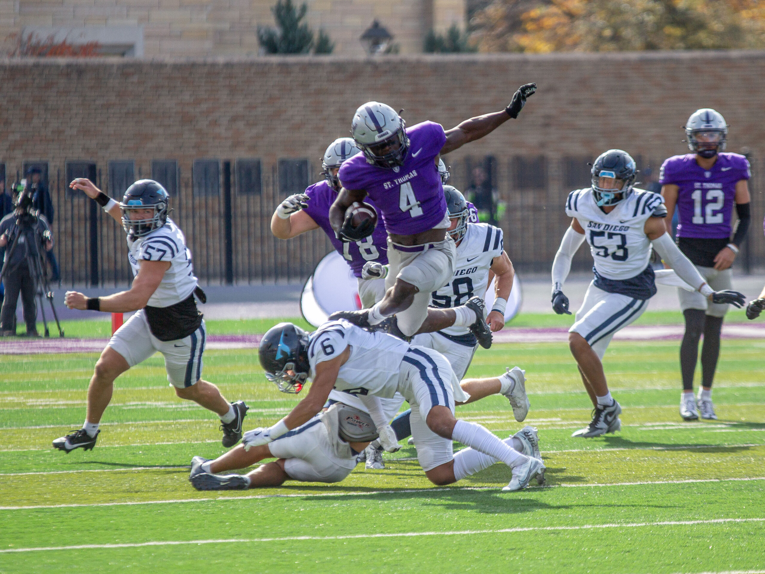 Adebayo sets Tommie rushing record in 34-14 win