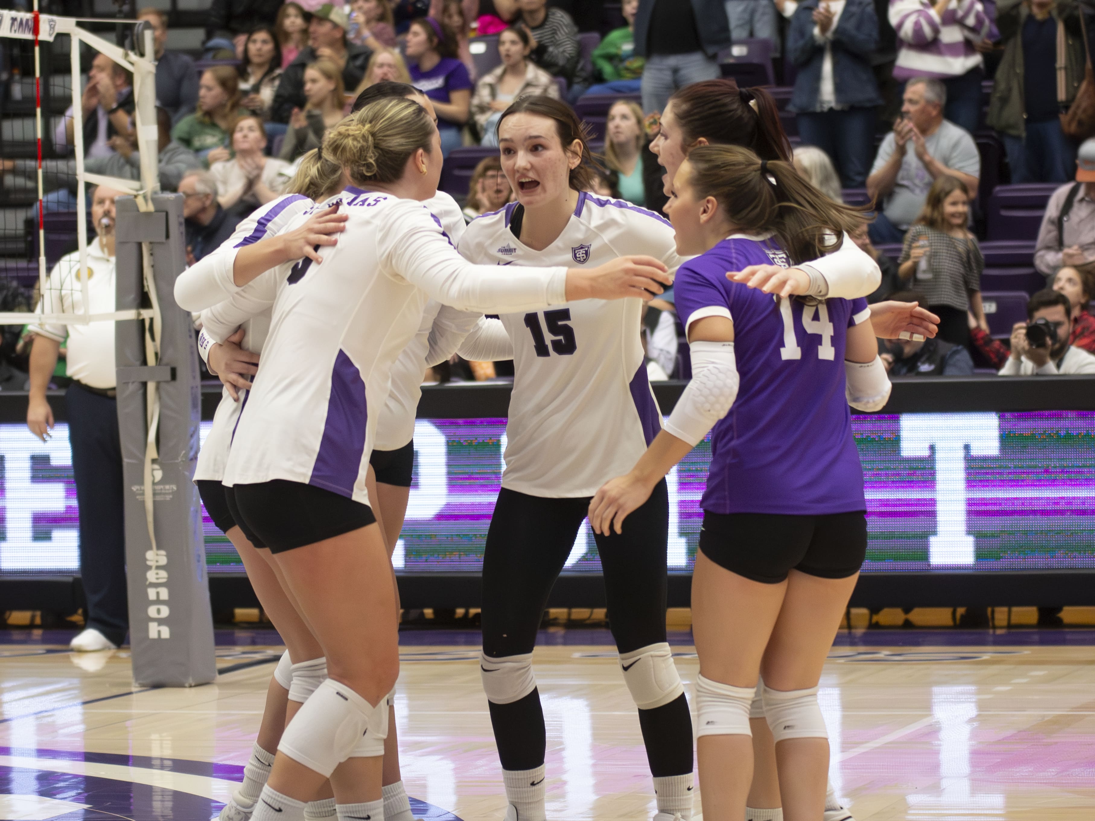 Tommie volleyball sweeps North Dakota