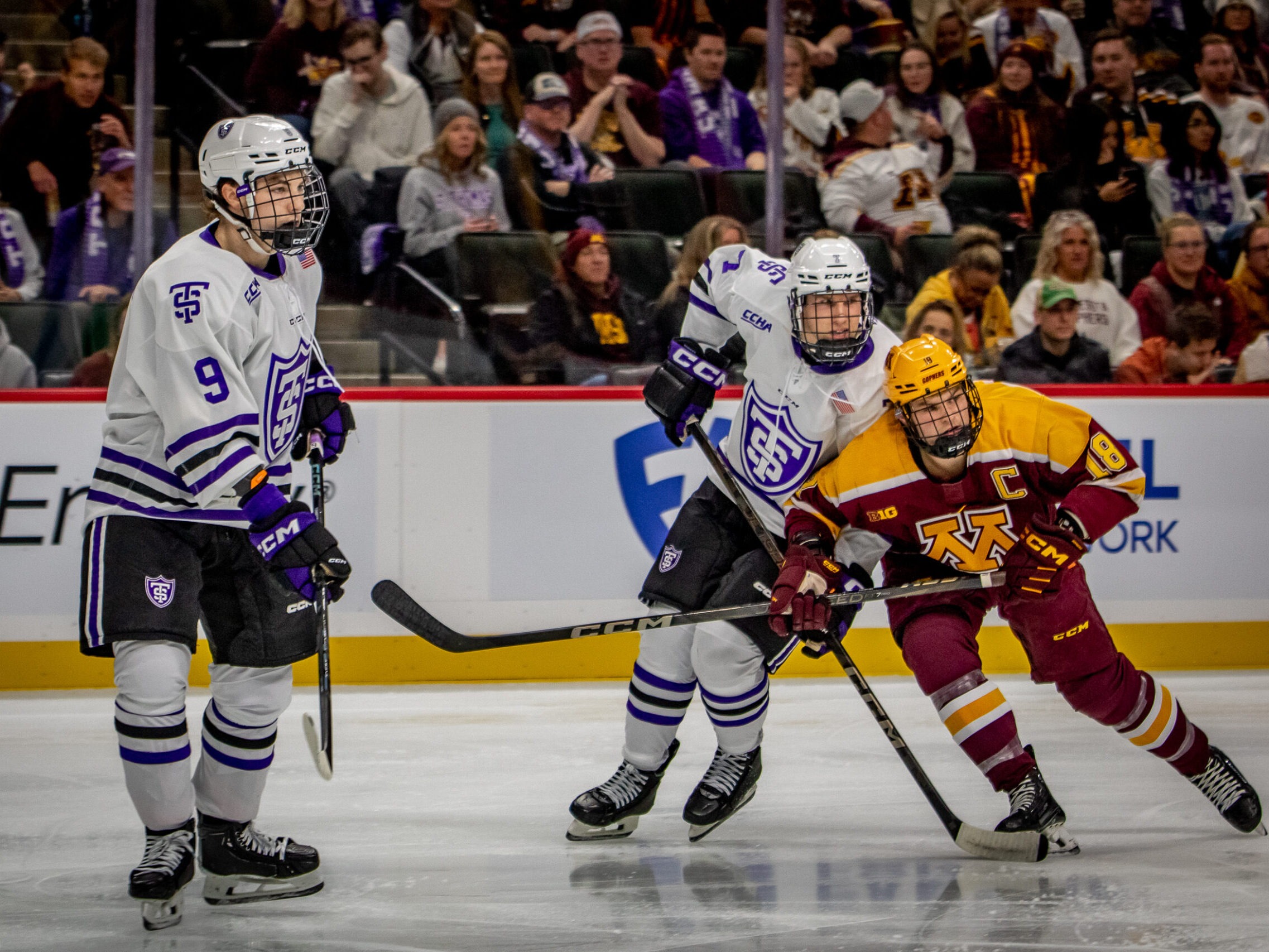 St. Thomas men’s hockey dispatched 6-2 by No. 5 Minnesota