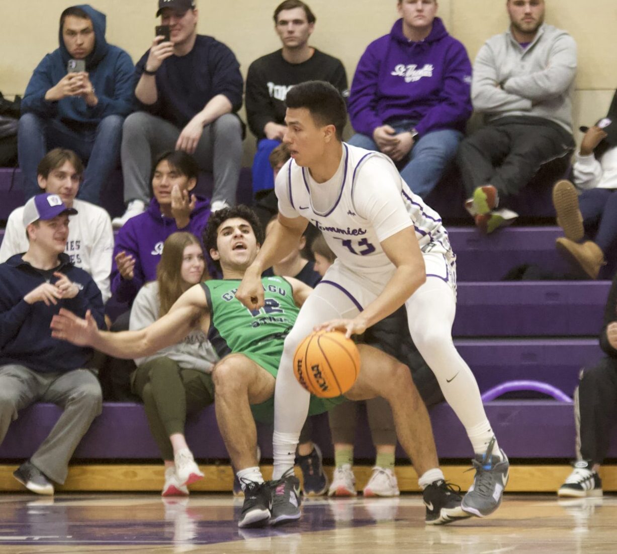 St. Thomas men’s basketball tops winless Chicago State 98-76