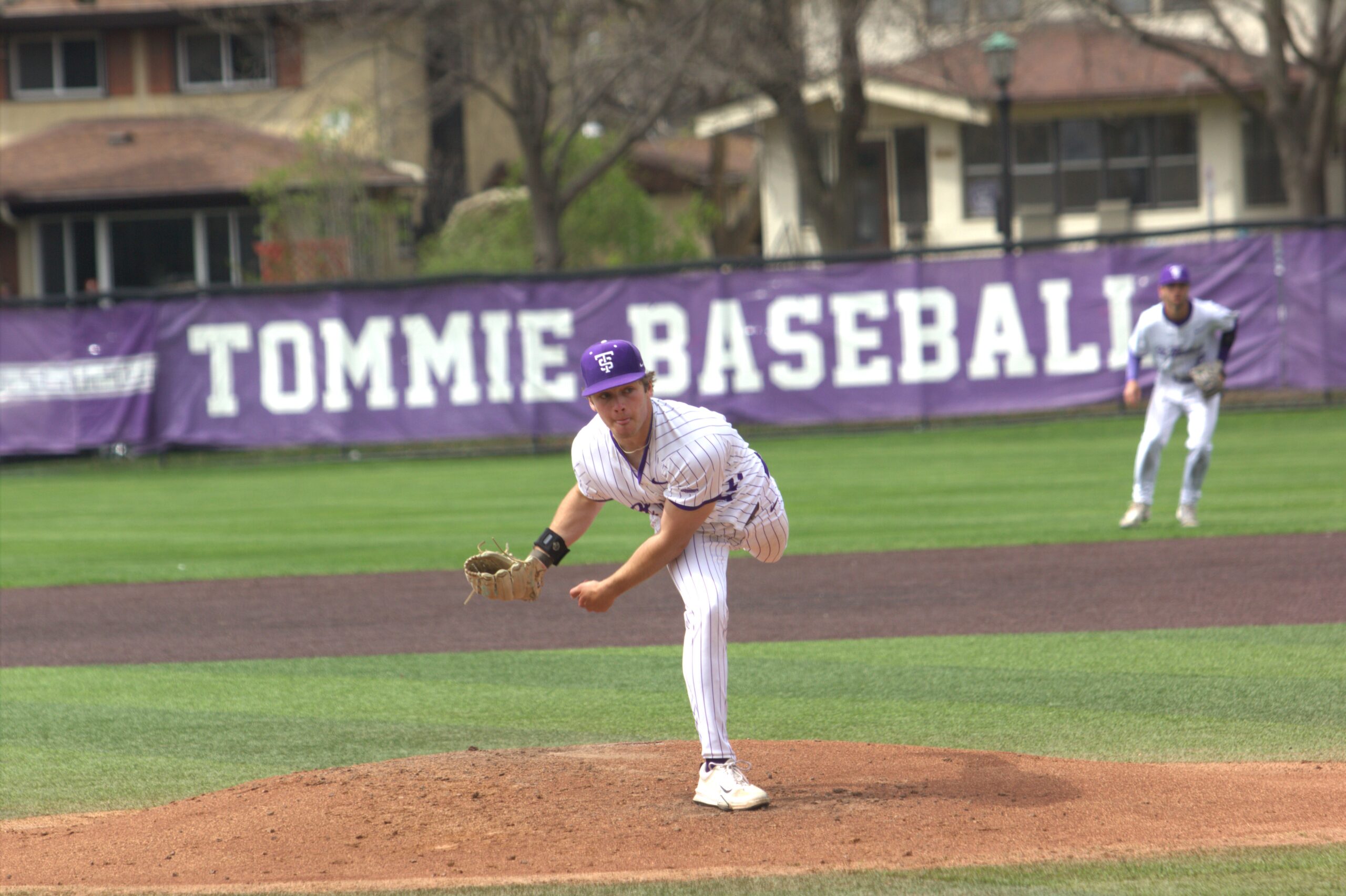 Tommie baseball sinks against Gophers 11-0, looks to finish season strong