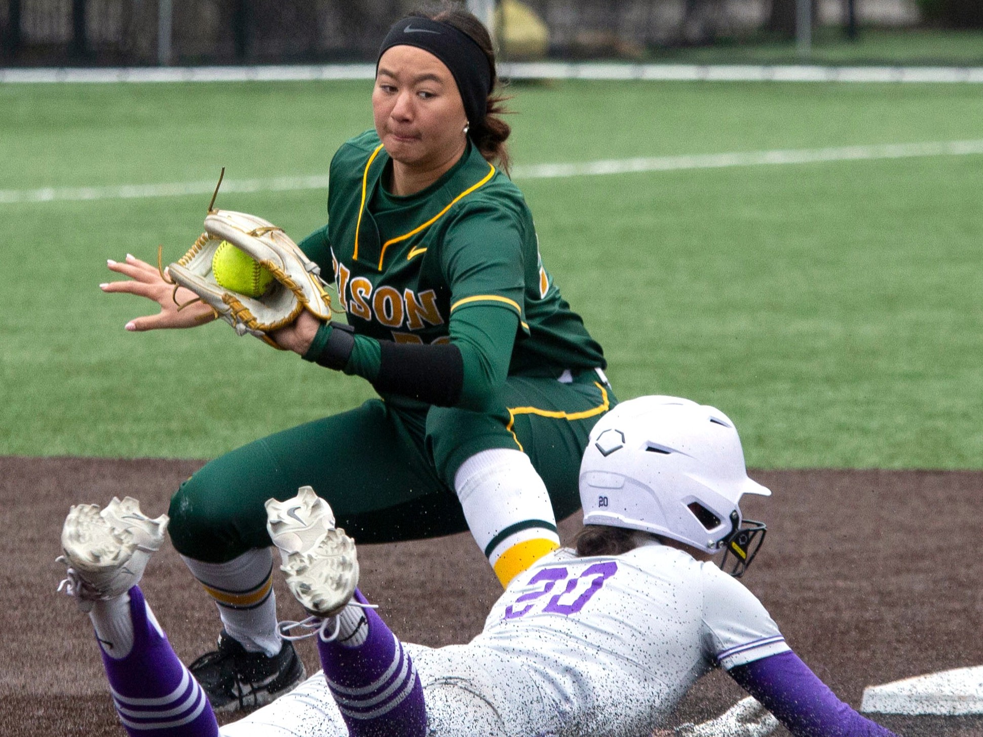 Tommie softball splits doubleheader with NDSU 1-1, still hunting for Summit League title