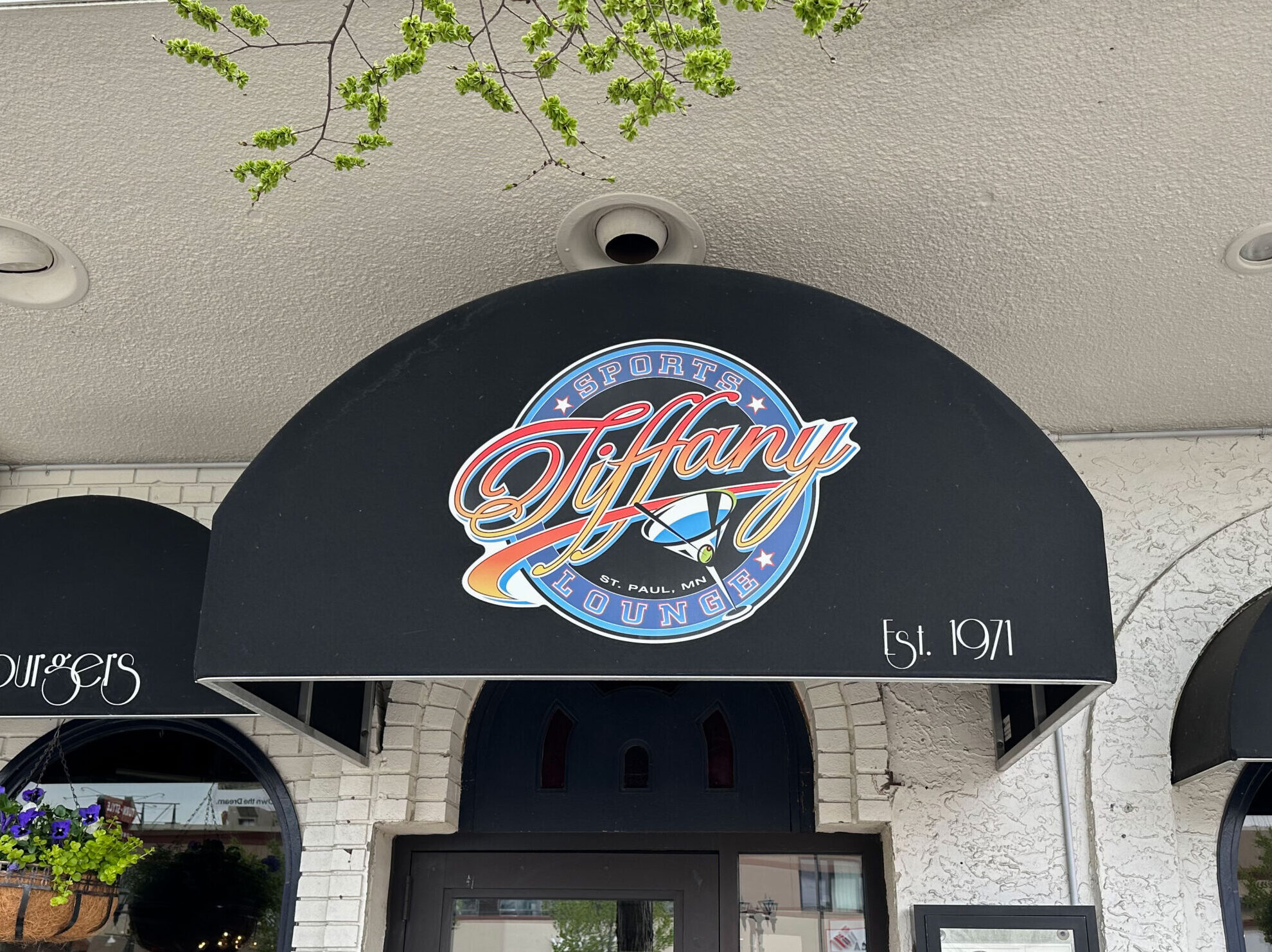 St. Thomas business students launch fundraiser in collaboration with Tiffany Sports Lounge
