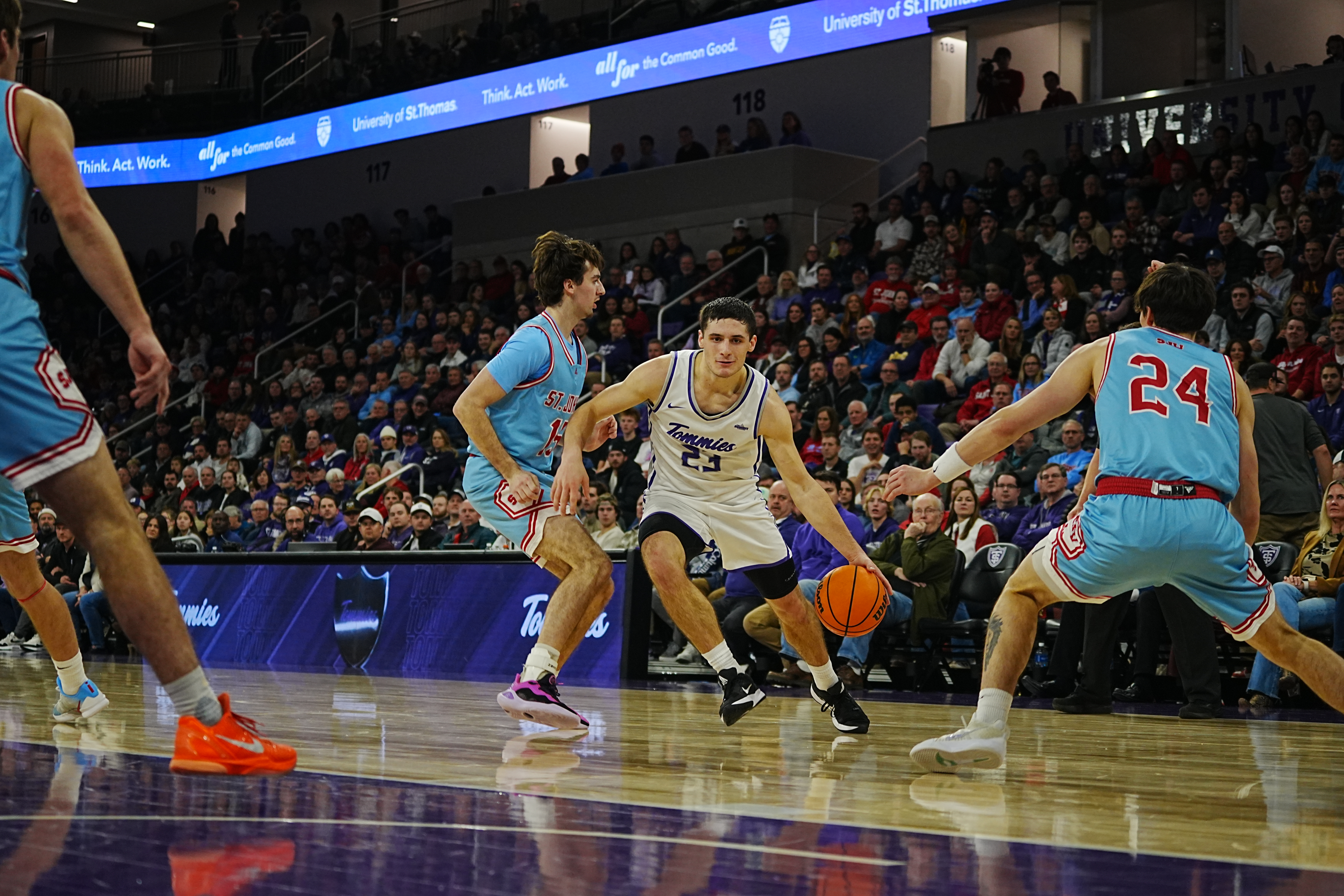 Tommies beat Johnnies 80-56, Nolan Minessale has 30-point night
