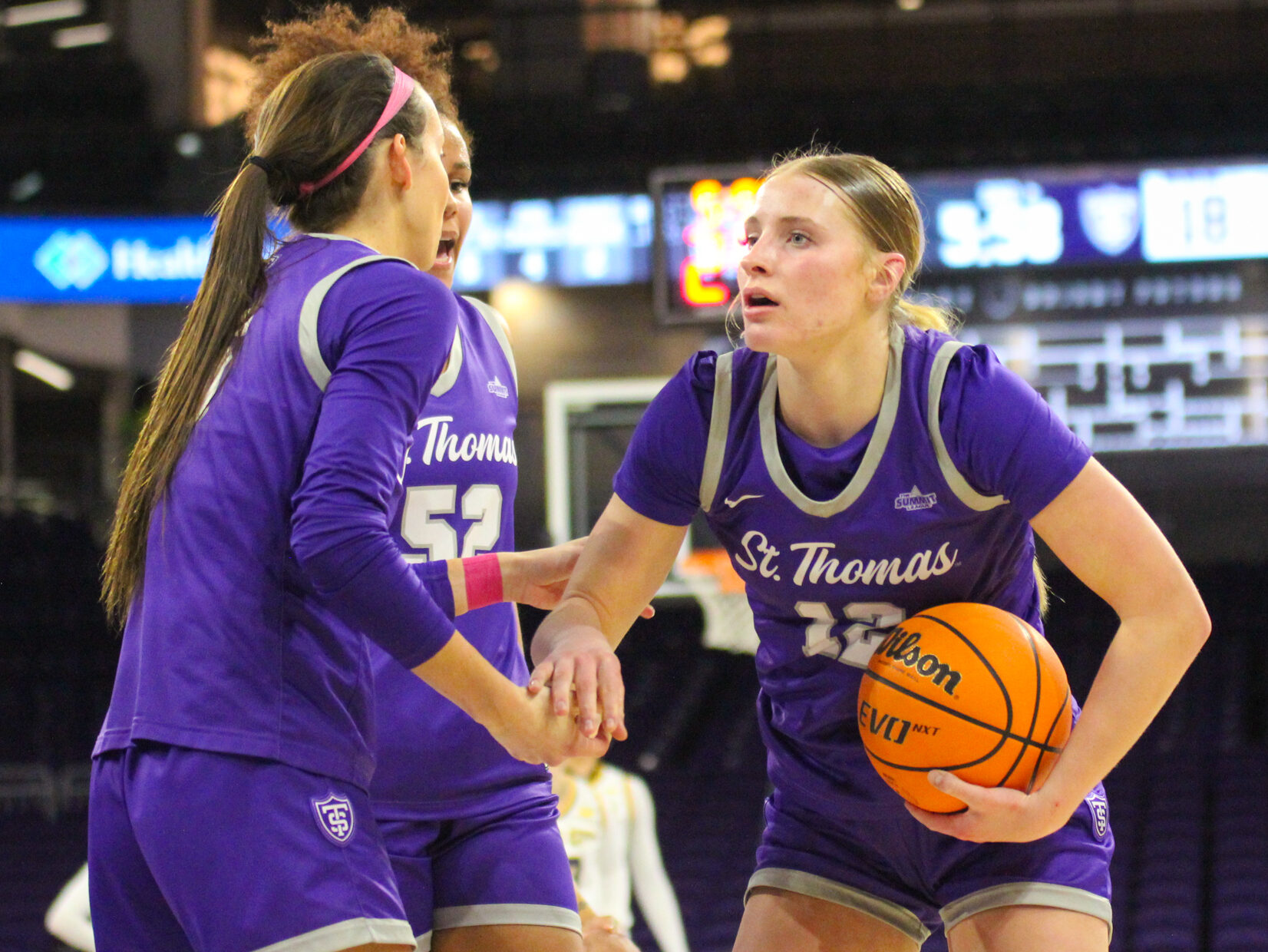 Summit League awards pour in ahead of UST basketball teams’ quests for conference title