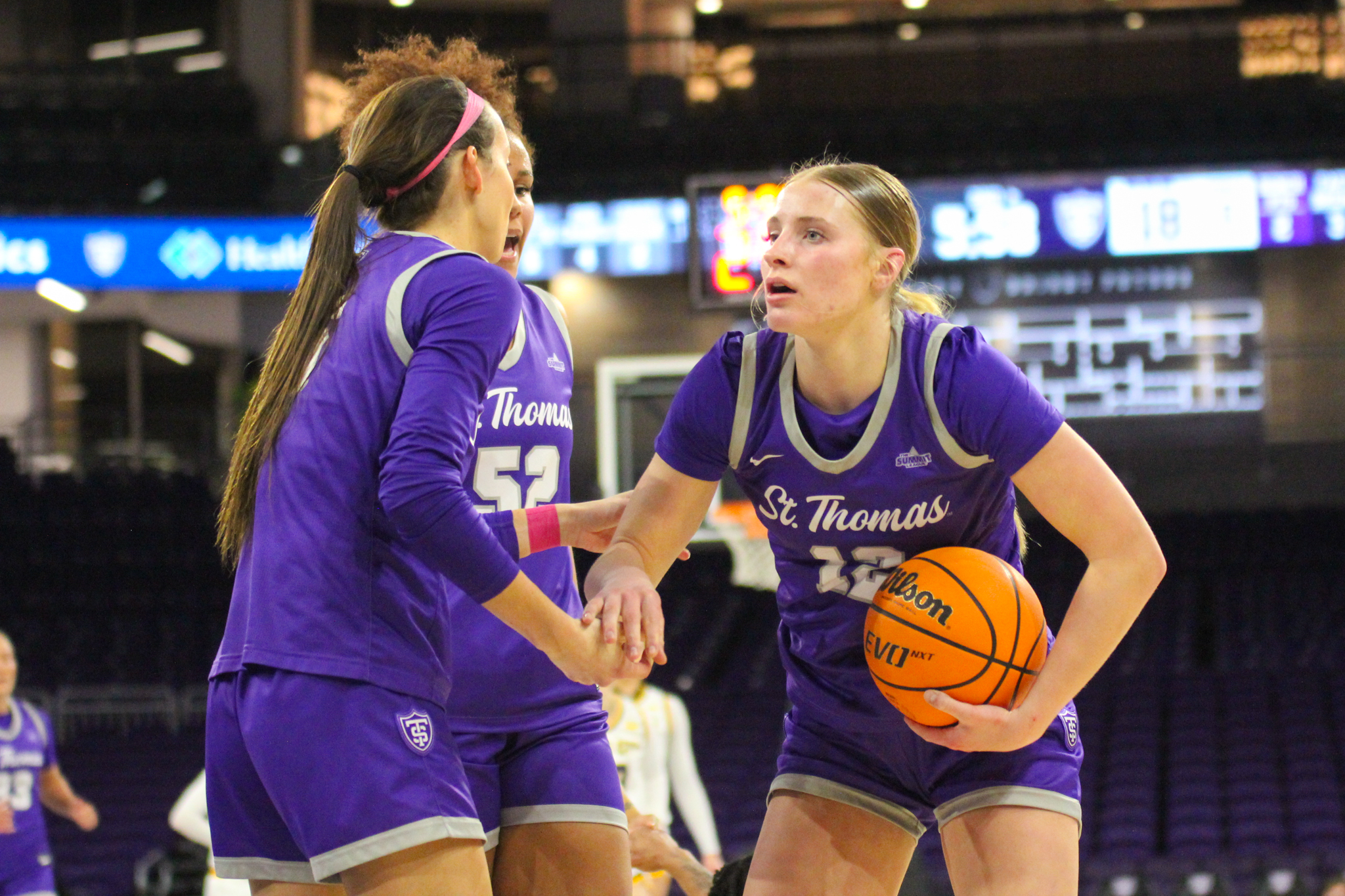 Summit League awards pour in ahead of UST basketball teams’ quests for conference title